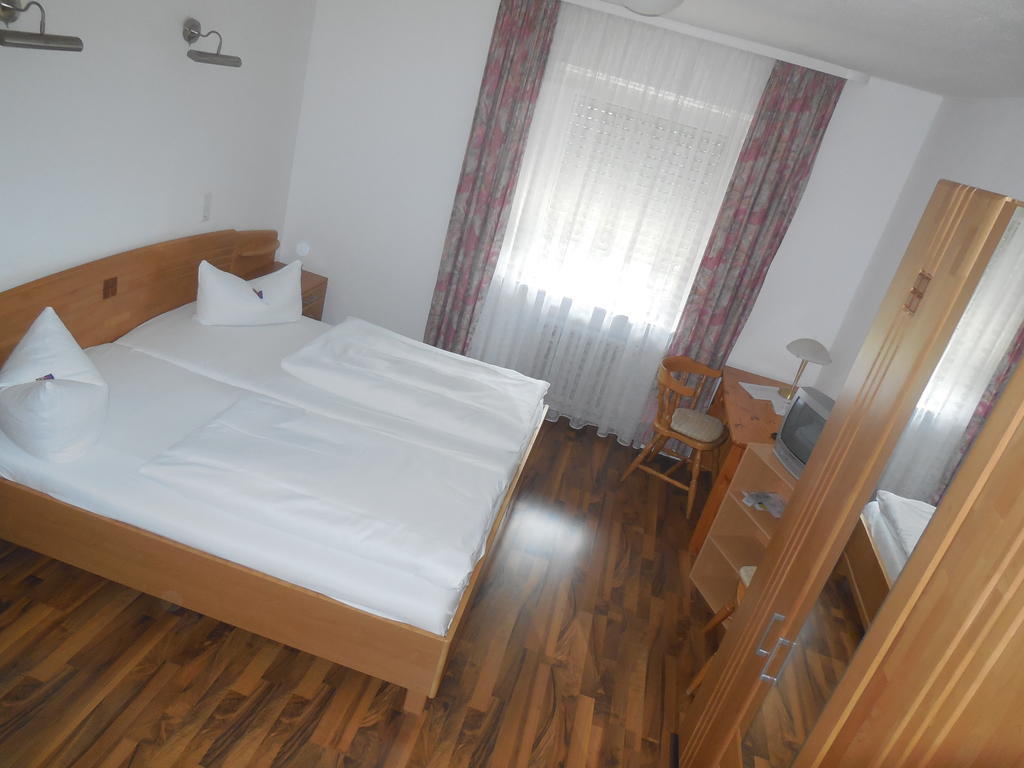 Hotel Garni Am Hechenberg Mainz Room photo